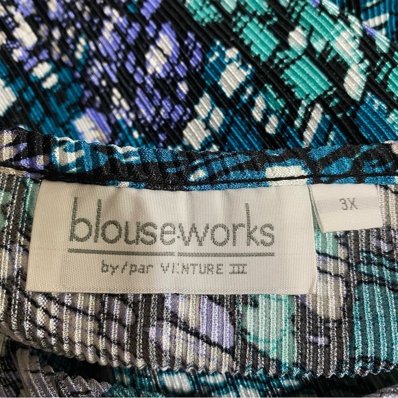 Blouseworks by Venture III Green Lavender Print Design Office Blouse - Picture 5 of 7